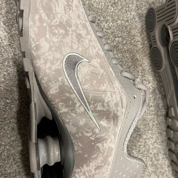 Nike Shox R4 - Picture 3 of 6